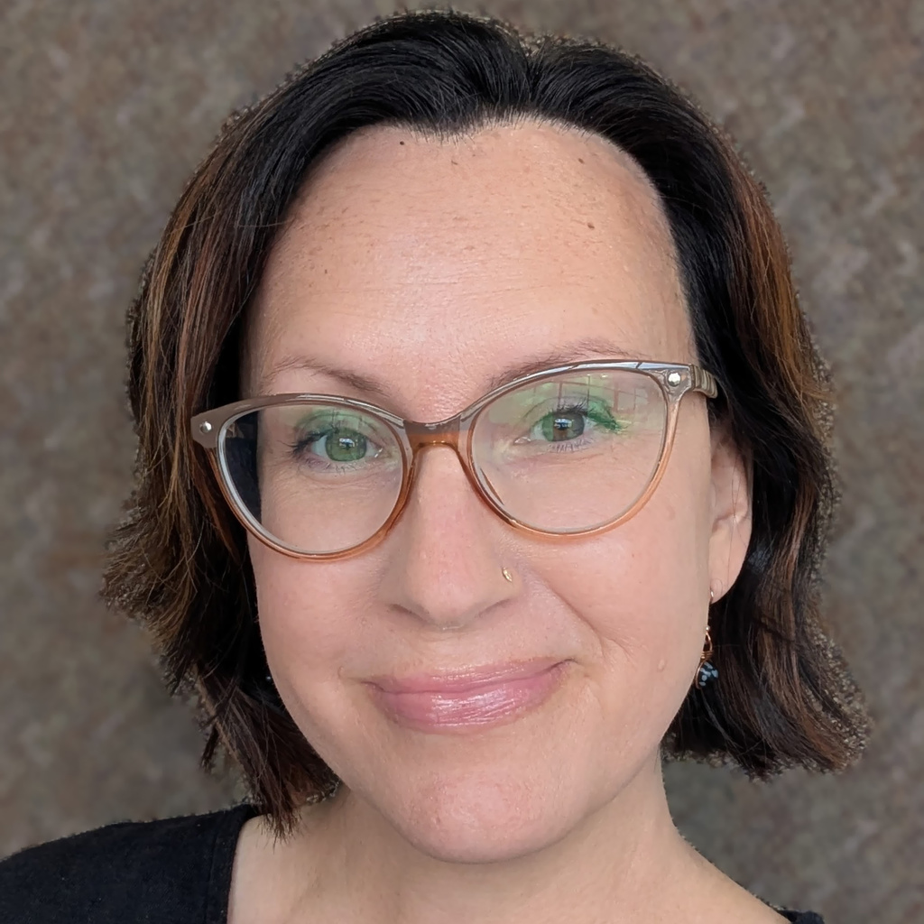 Angela Collins headshot